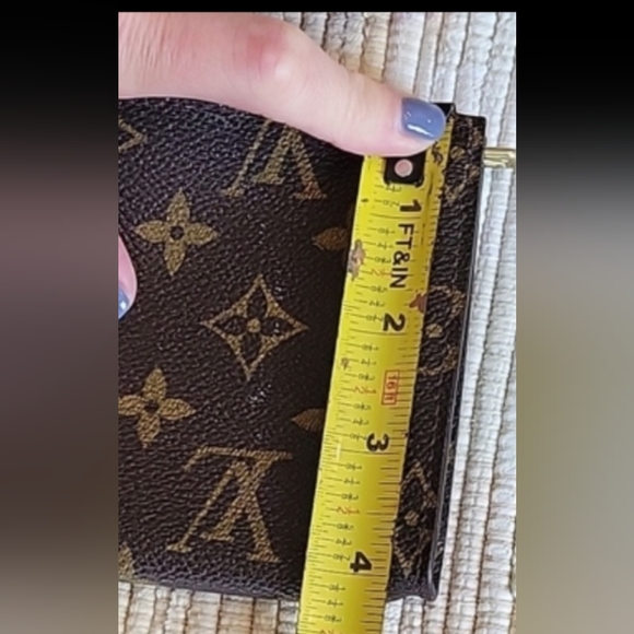 Louis Vuitton Pouch - Picture 7 of 9